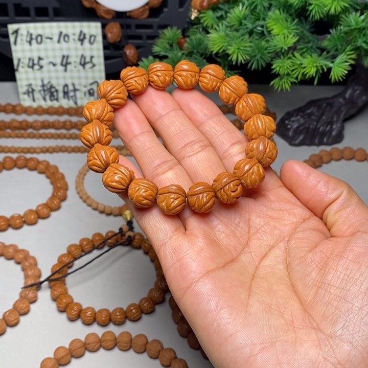 手串桃核金蟾手串