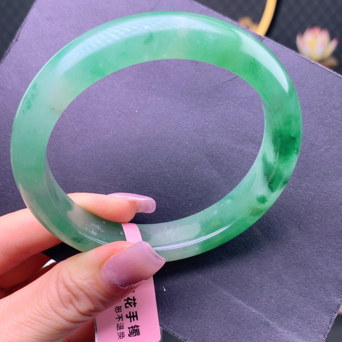 石英质玉手镯未镶嵌我****嘟