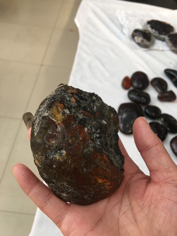 缅甸琥珀原石不退换