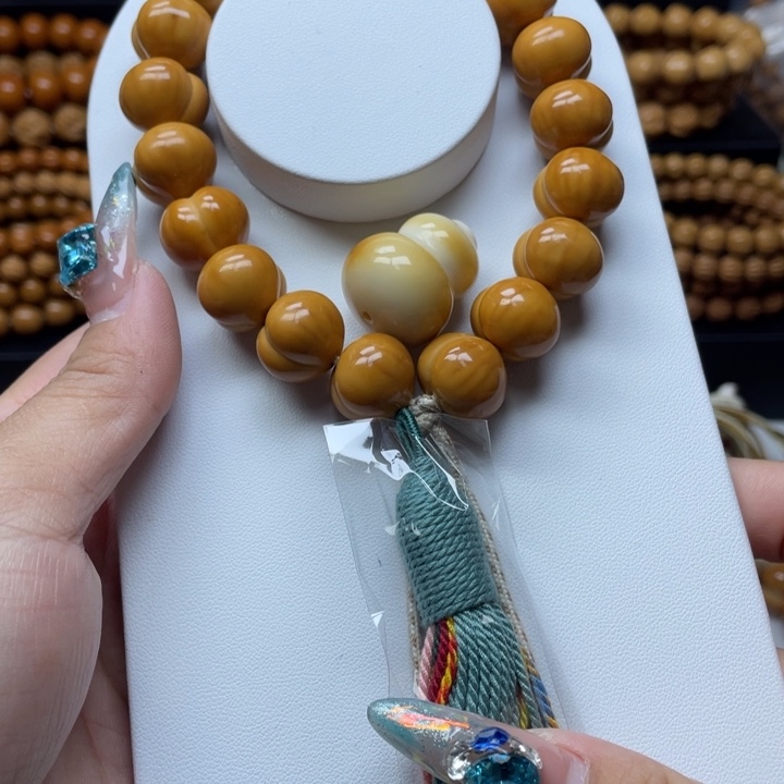 乖***豆吊坠猴头核桃微瑕柯基屁桃加葫芦