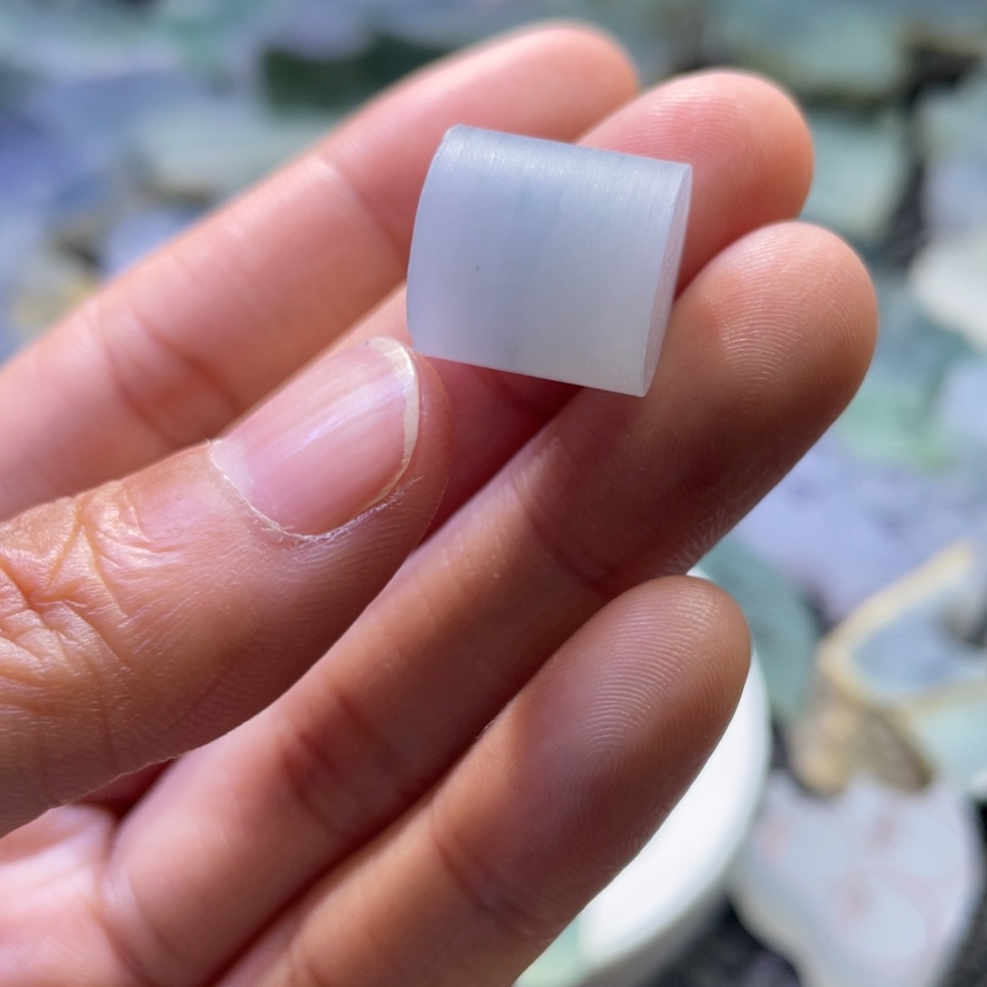 定制翡翠未镶嵌忆*翡翠有裂雕刻