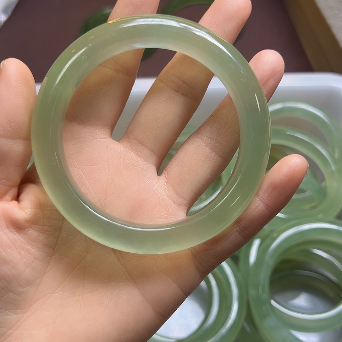 下***-蛇纹石玉未镶嵌颈饰