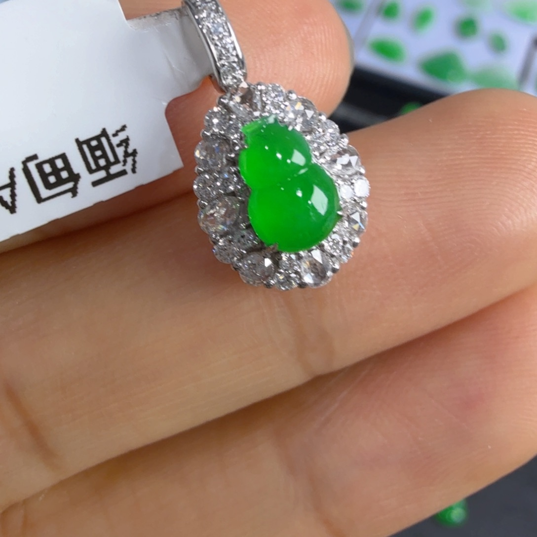 翡翠吊坠(不含链)18K金镶嵌葫芦