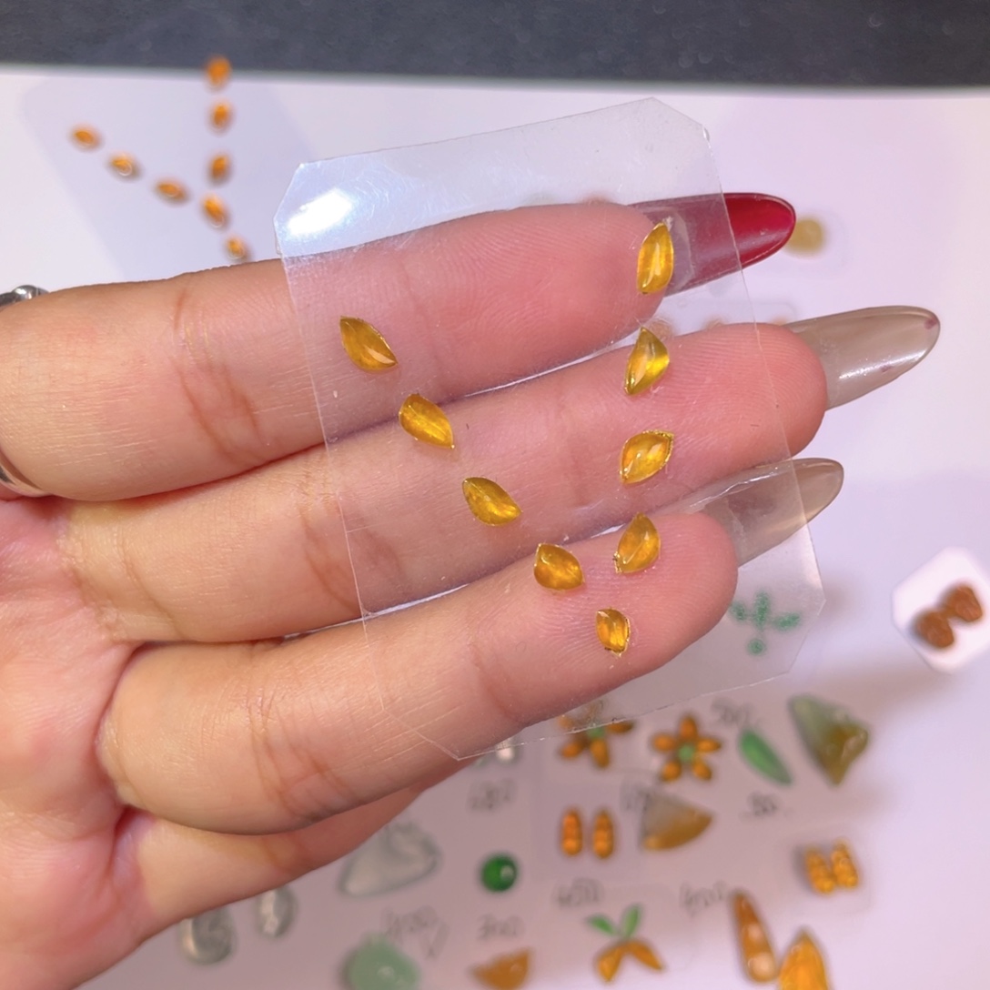 翡翠未镶嵌颈饰裸石