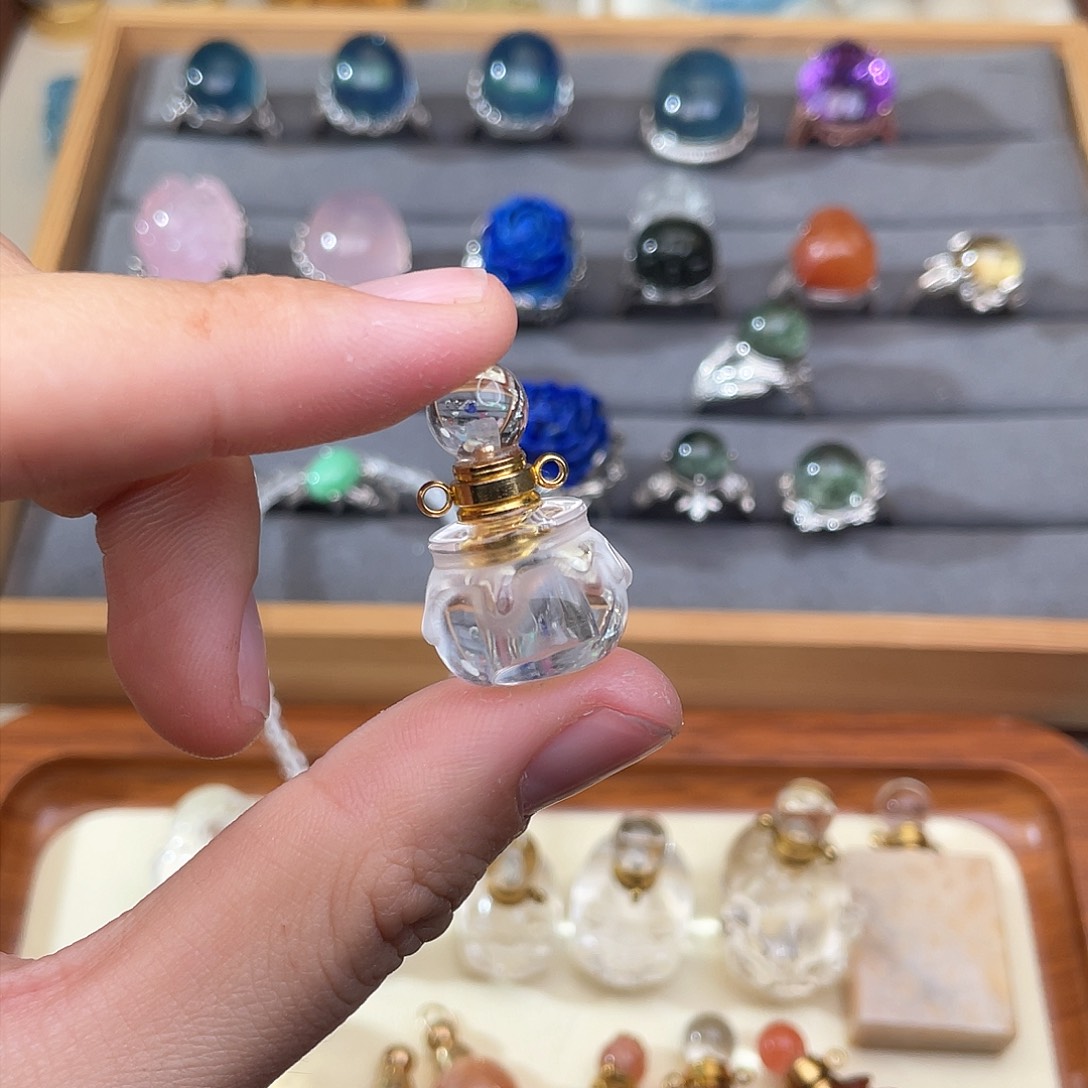 水晶颈饰未镶嵌?*见天然水晶吊坠375