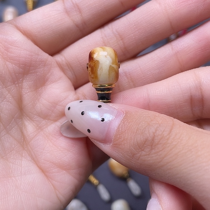 琥珀未镶嵌裸石9.4mm