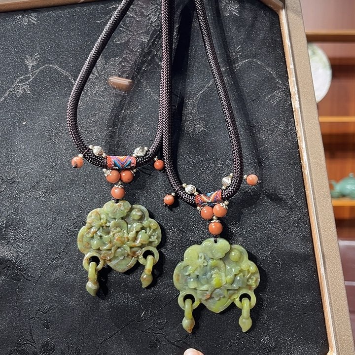 颈饰未镶嵌和田玉