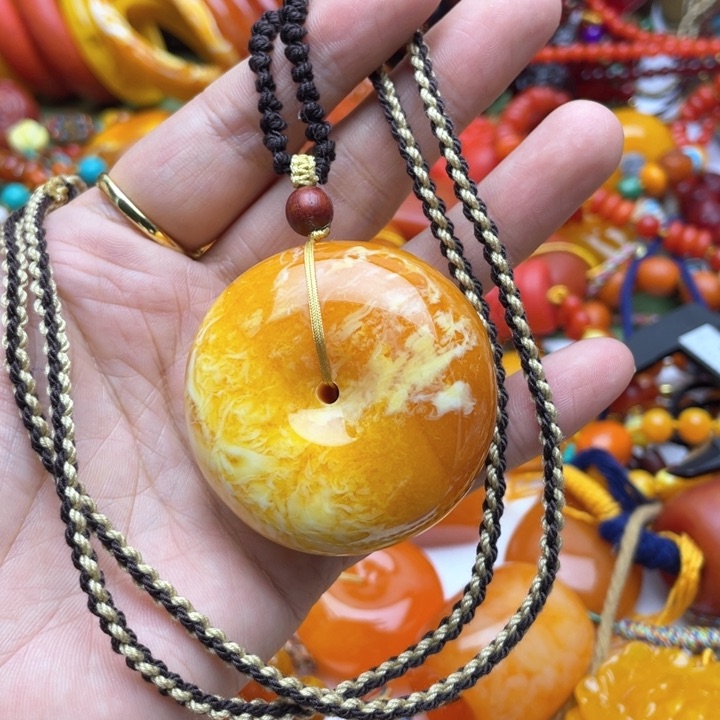 树脂制品32号扣子吊坠