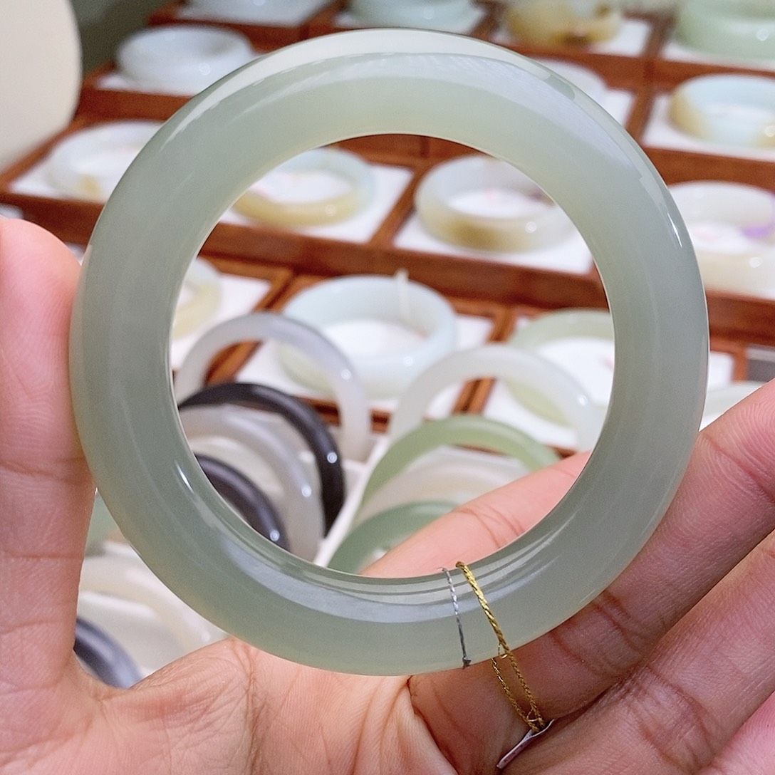 和田玉手镯未镶嵌54.6