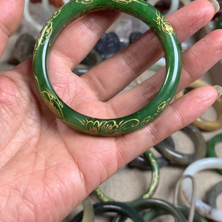 灿***宁和田玉（糖玉）未镶嵌手镯