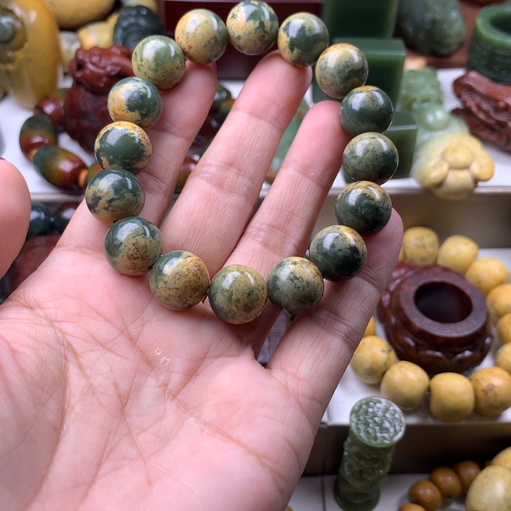 岫岩河磨玉（透闪石质玉）手链未镶嵌春**哥