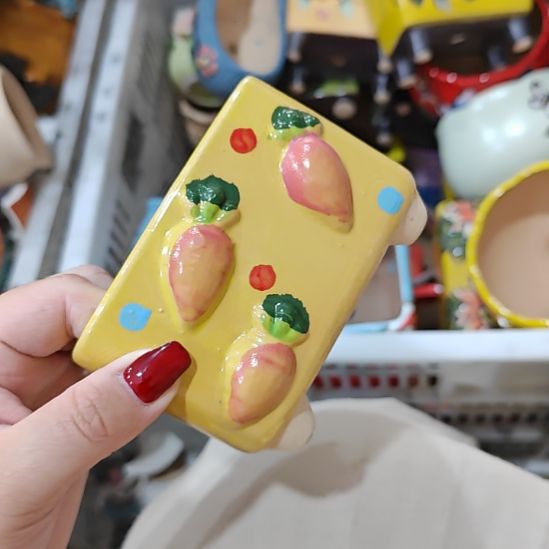 当场拍满15元发货不凑不发，花盆盆口不方不圆有针孔黑点是正常的，