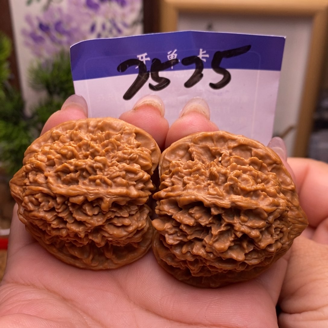 文玩核桃吊坠满天星。边44。全品。丹