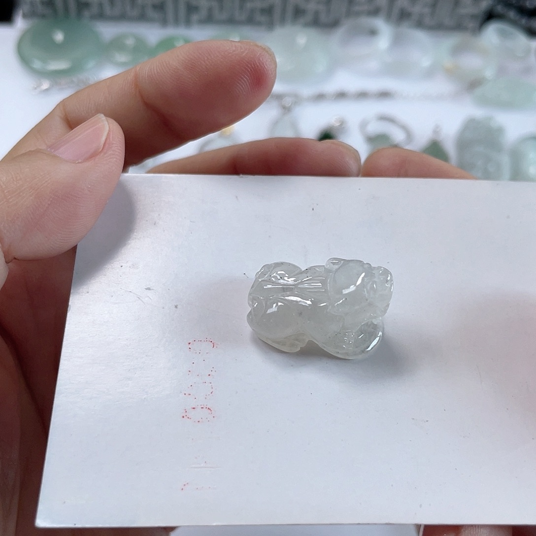 翡翠颈饰未镶嵌貔貅