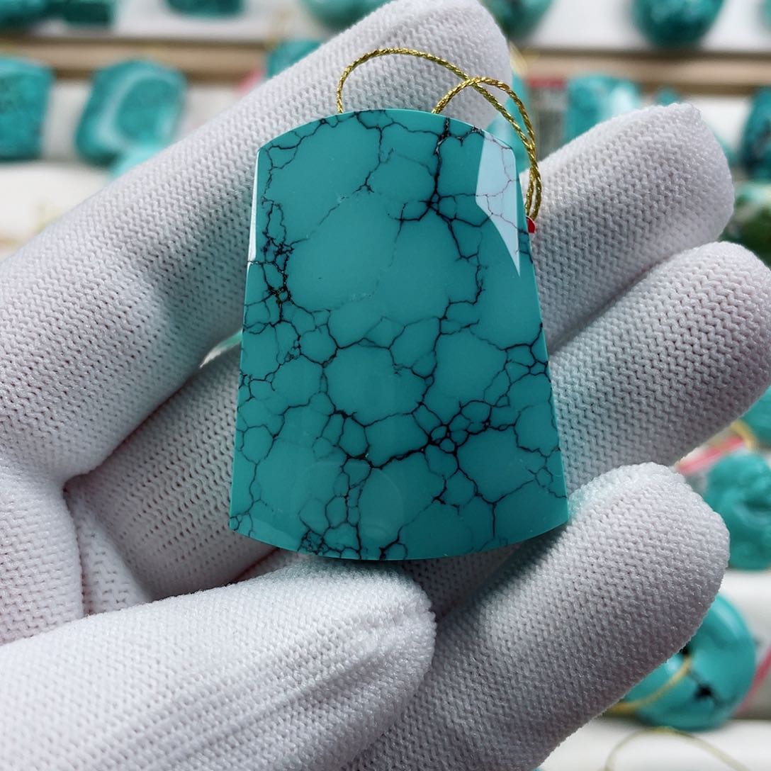 绿松石颈饰未镶嵌