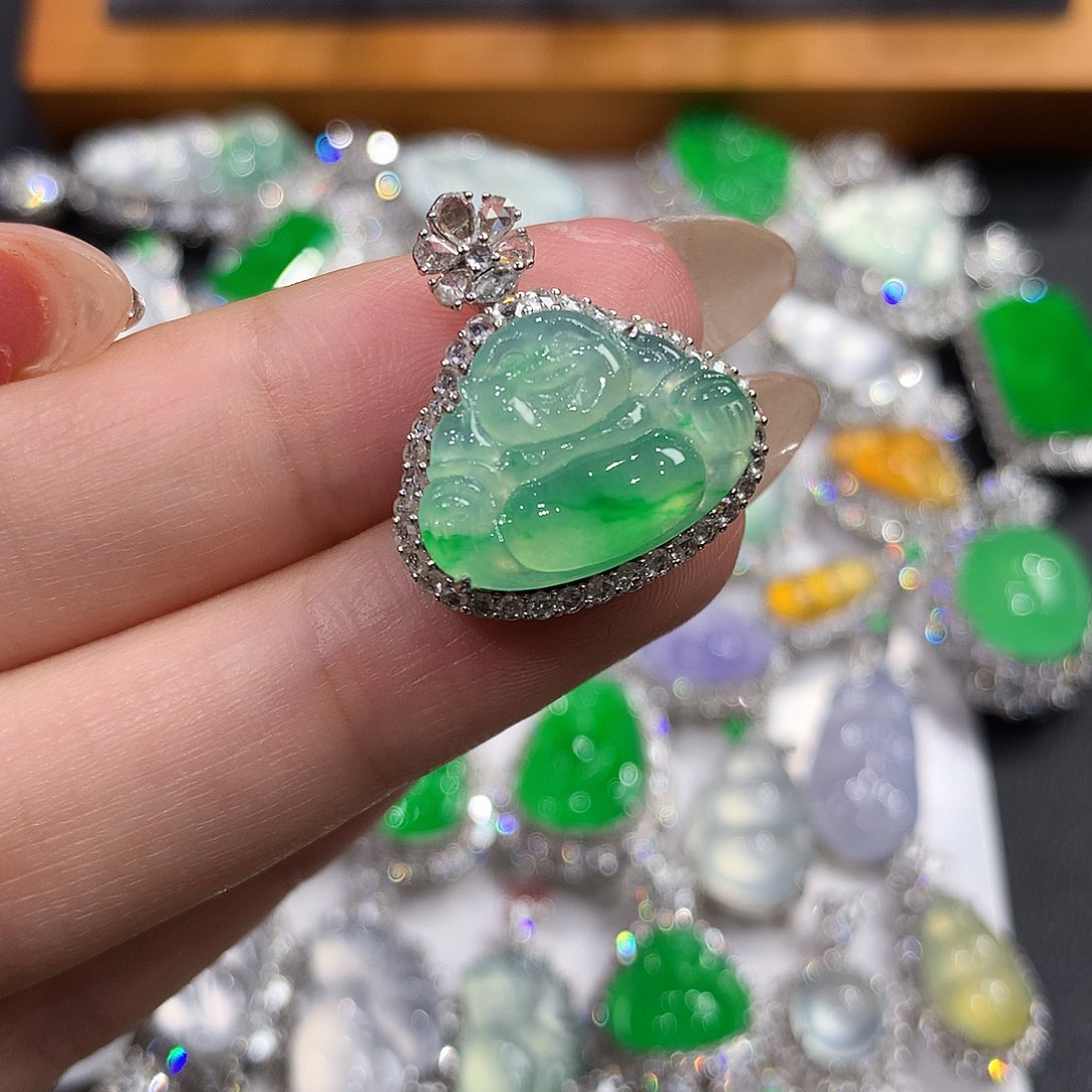 翡翠颈饰18K金镶嵌佛