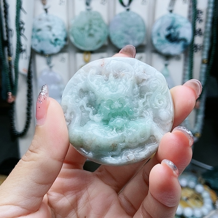 颈饰足铂镶嵌翡翠翡翠
