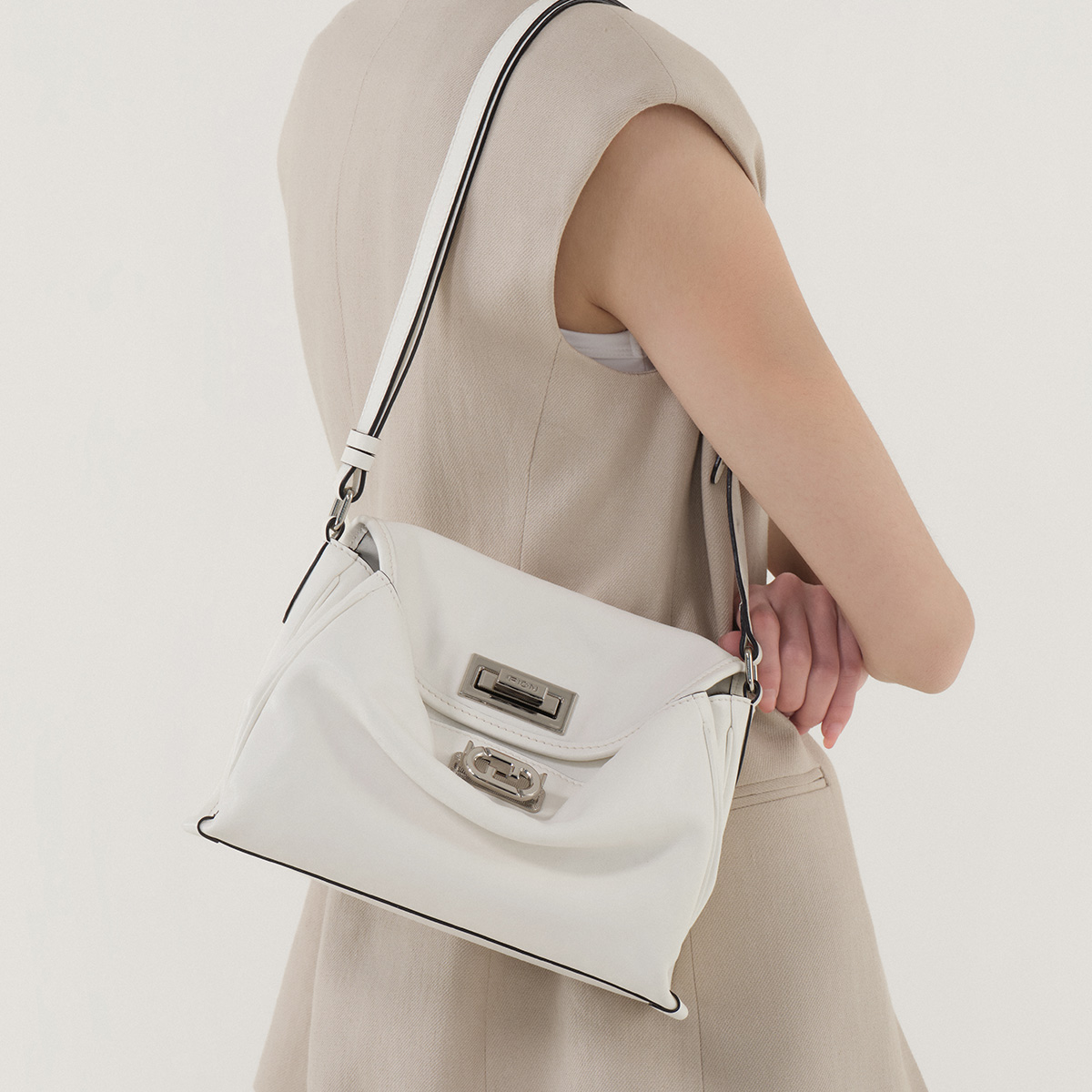 FION菲安妮【618礼物】双锁植鞣皮简约软托特斜挎包FAAFVNH001/2