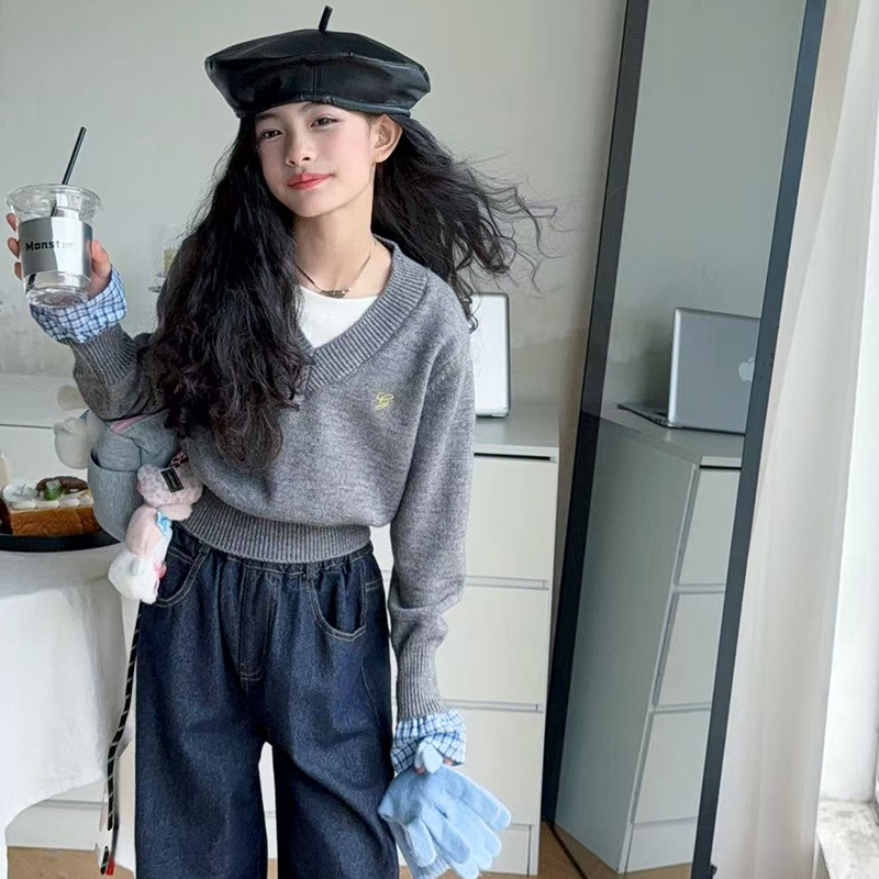 女童毛衣套头秋装韩系灰色V领拼接针织衫修身百搭短款上衣