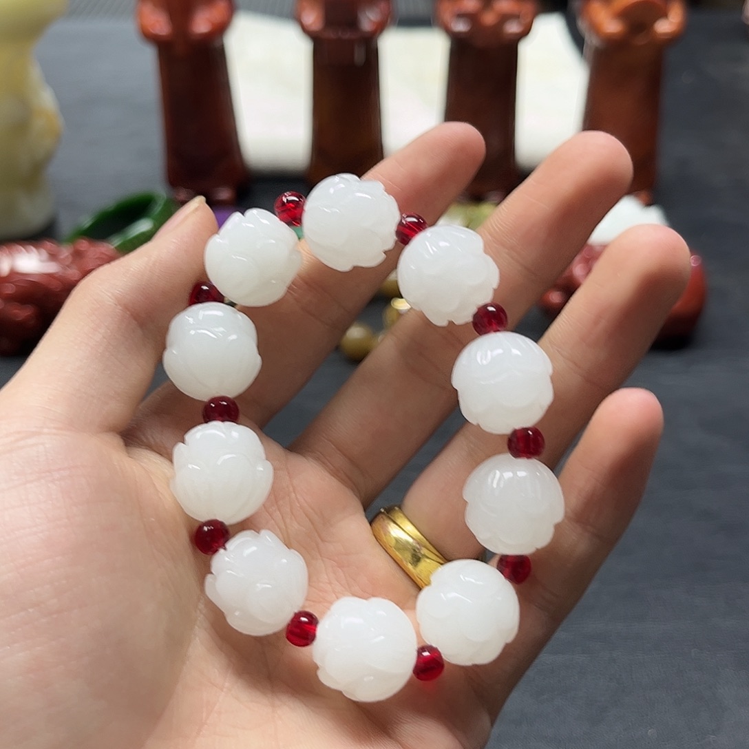 和田玉未镶嵌把件