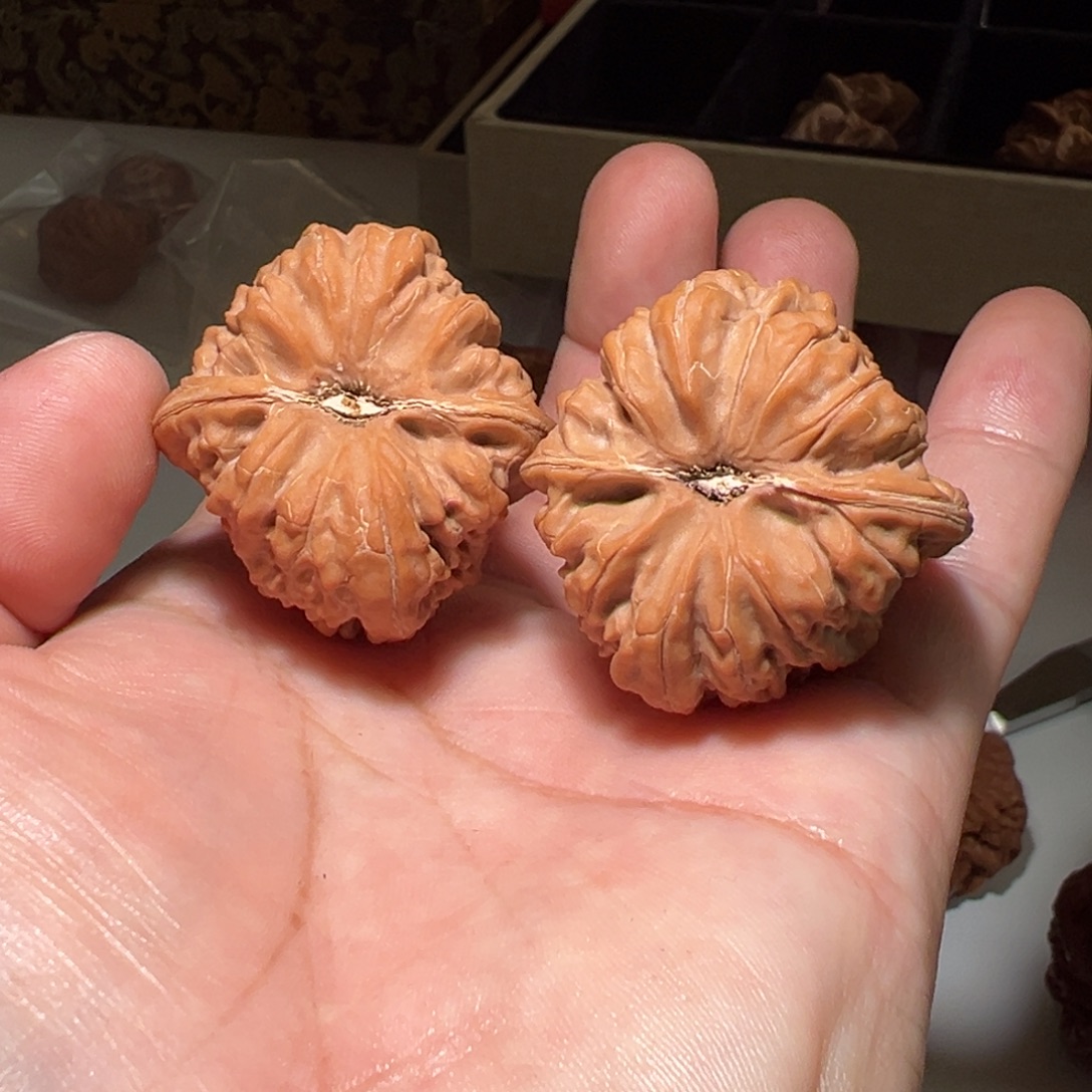 吊坠文玩核桃凹底38