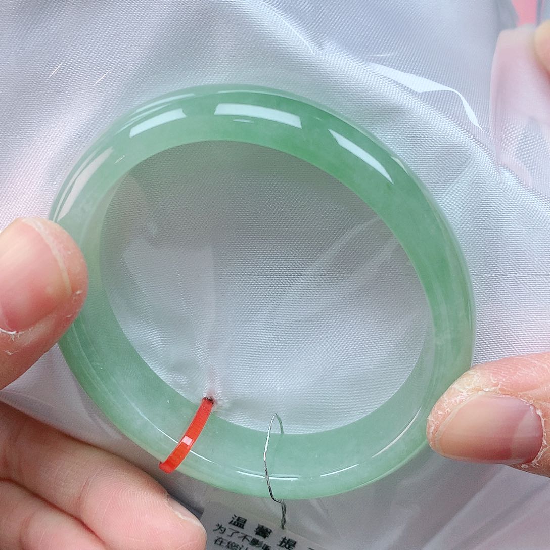 翡翠手镯未镶嵌52贵