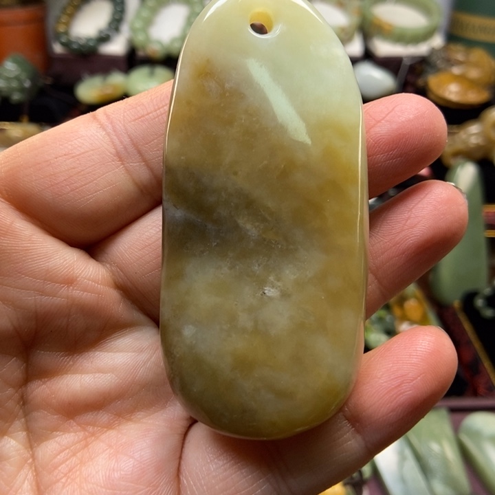 未镶嵌岫岩老玉（透闪石质玉）把件