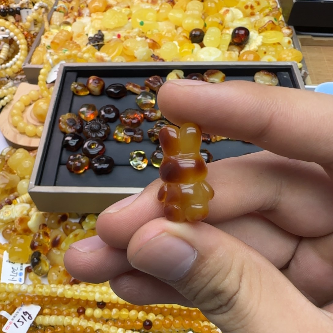 琥珀未镶嵌裸石蜜蜡兔子1.9个