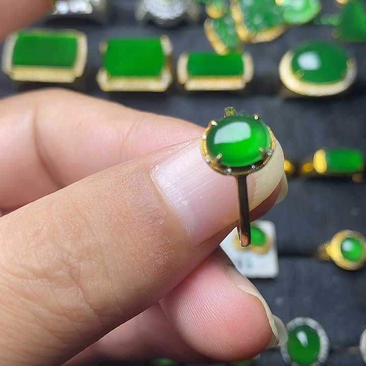 成***翡翠18K金镶嵌戒指