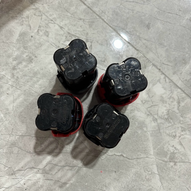 库存四角b款4块不包好坏没售后颜色随机