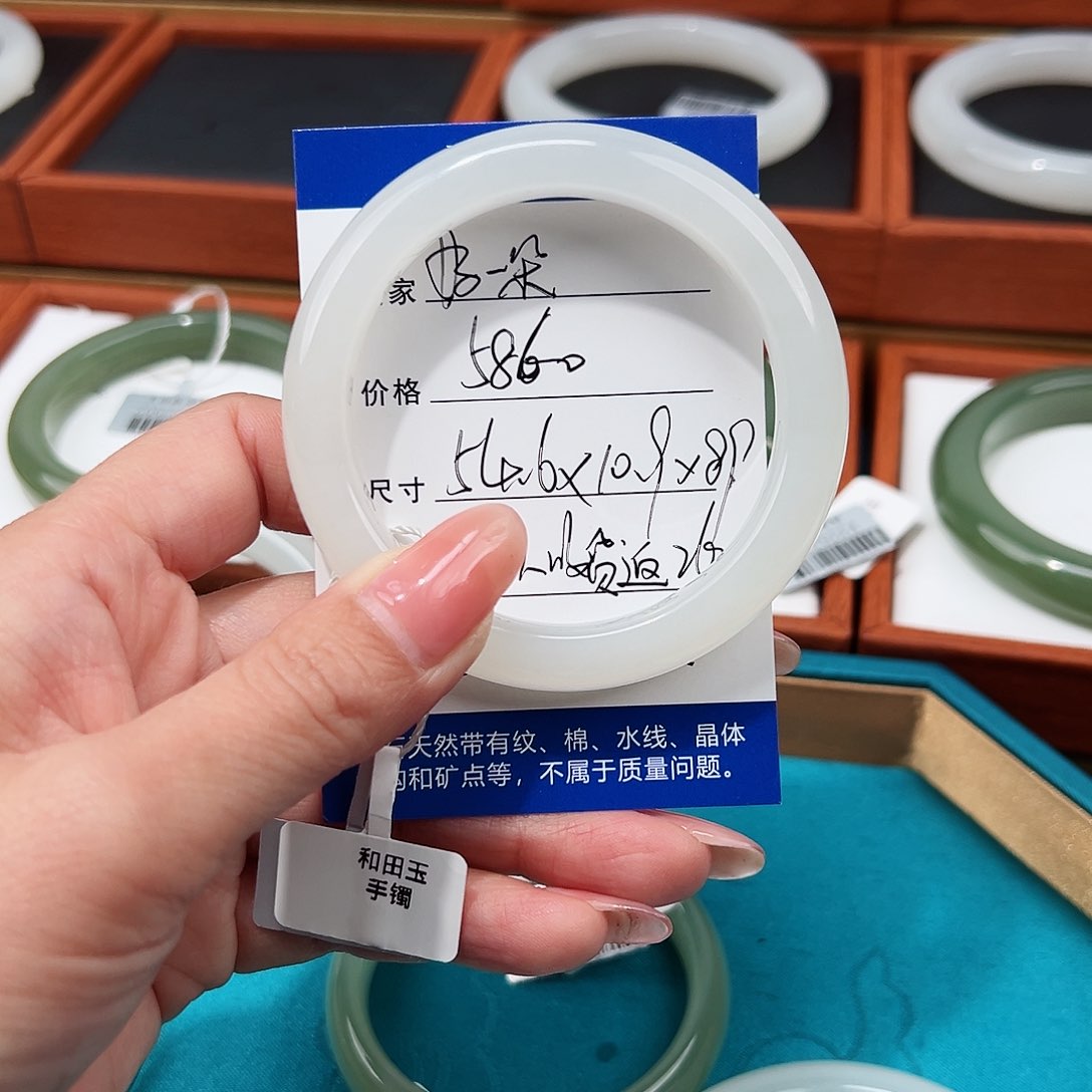 和田玉手镯未镶嵌好****吖