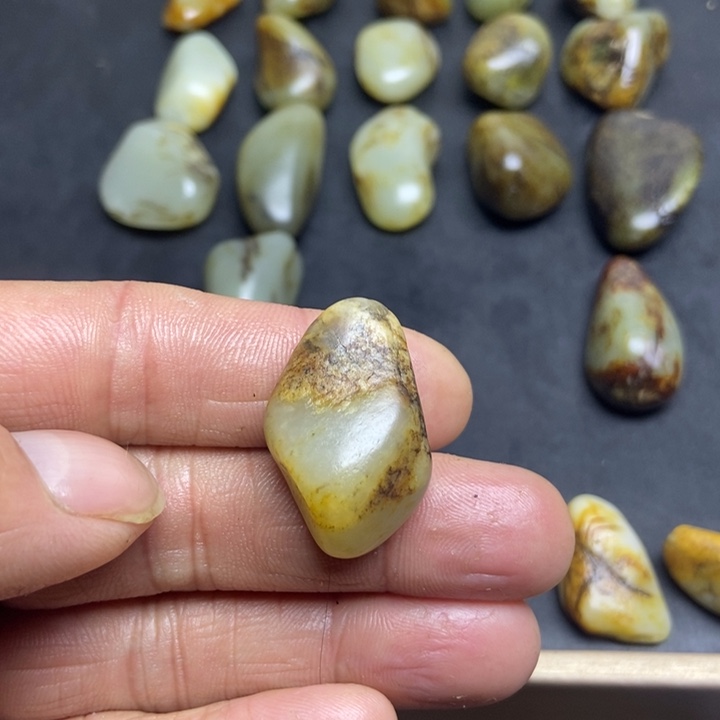 美***然和田玉（糖玉）未镶嵌珠宝奇石