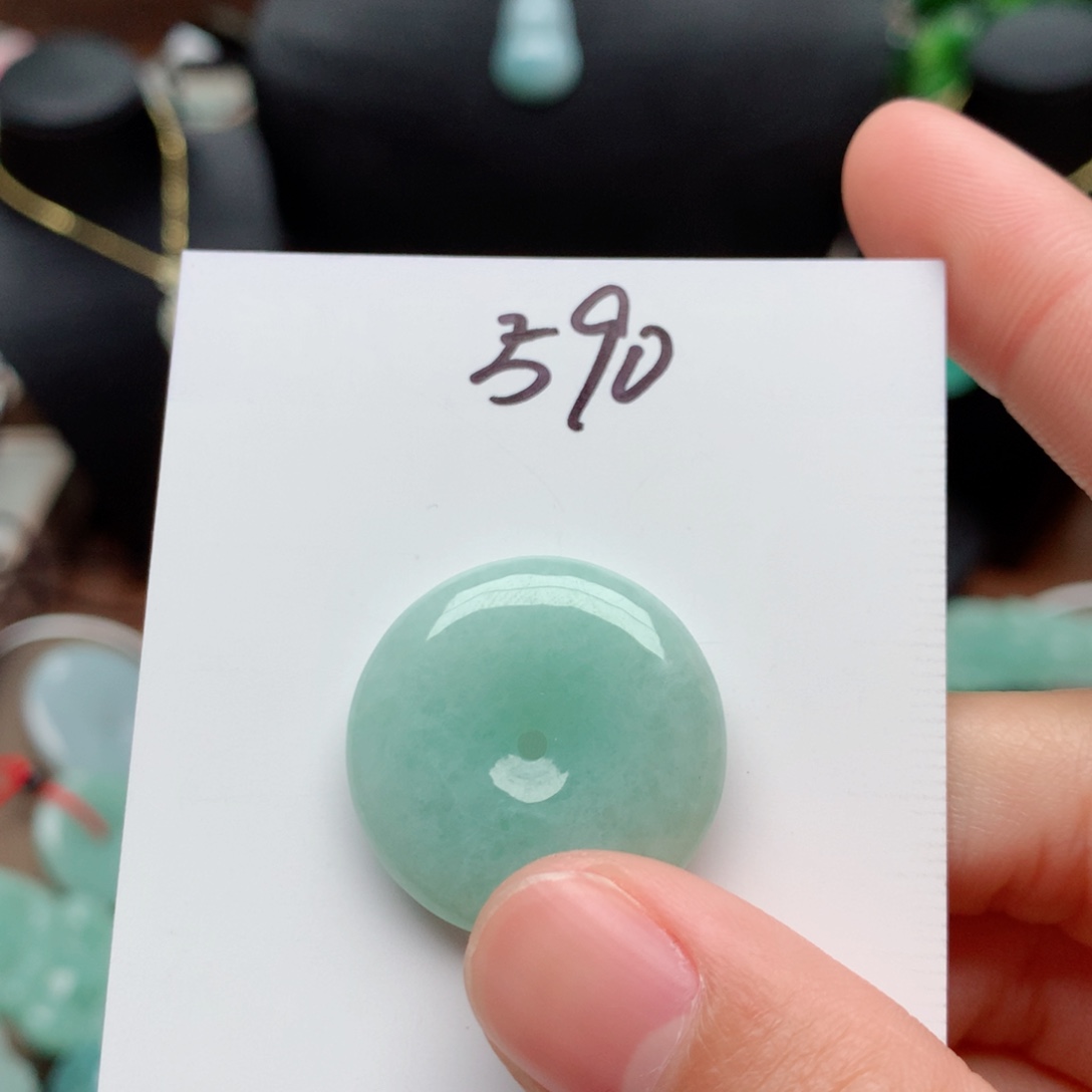 翡翠颈饰未镶嵌吊坠