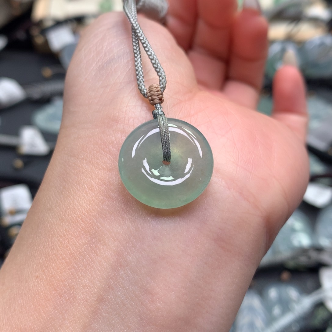 翡翠颈饰未镶嵌扣子