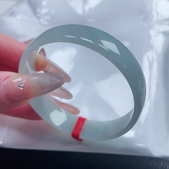 翡翠手镯未镶嵌缅甸