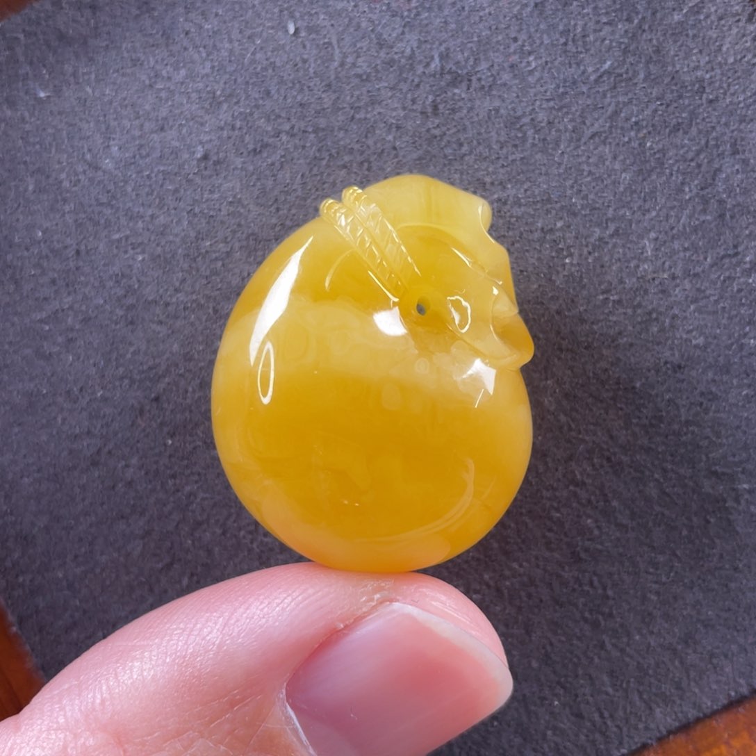 琥珀颈饰未镶嵌蜜蜡吊坠