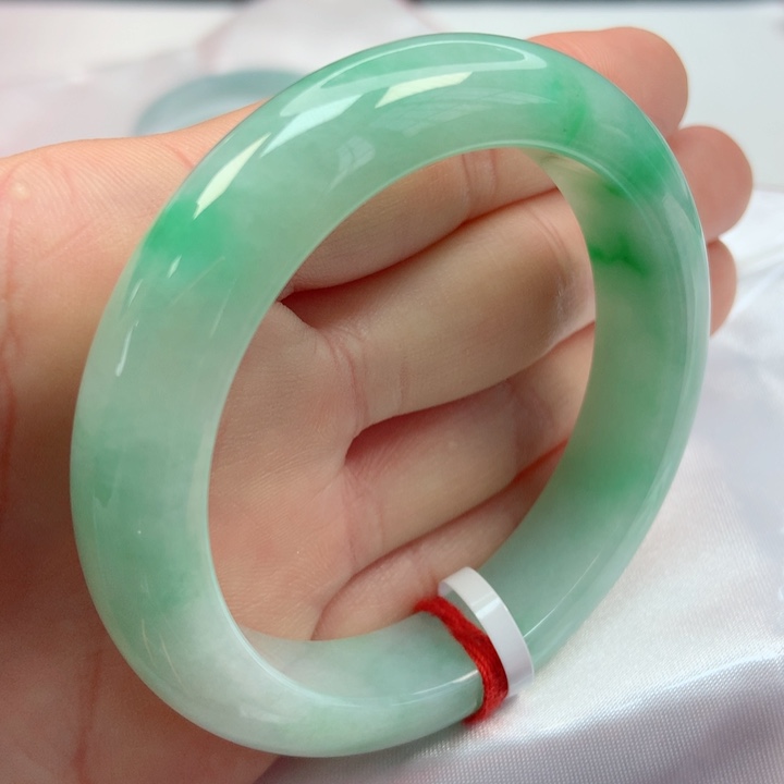 翡翠手镯未镶嵌53圈