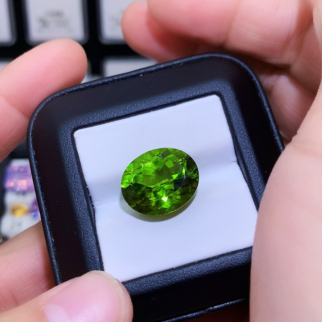 橄榄石裸石未镶嵌开***头14.25克拉，特价