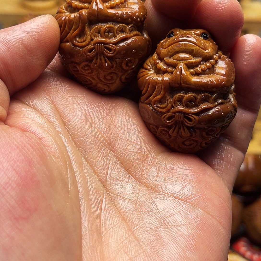 云***点橄榄核把件禅仙手球