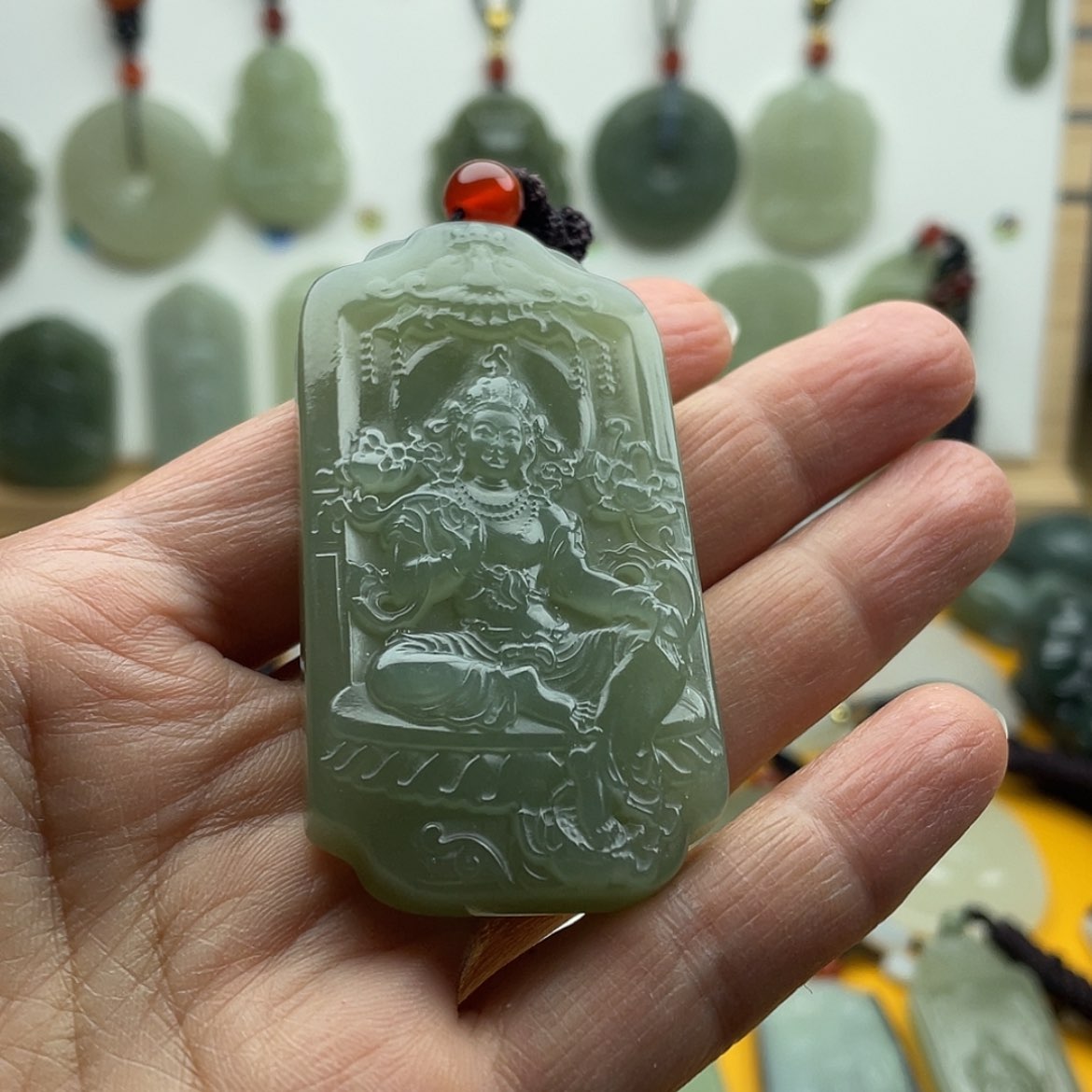 【闪购商品】湖水绿山水观音吊坠