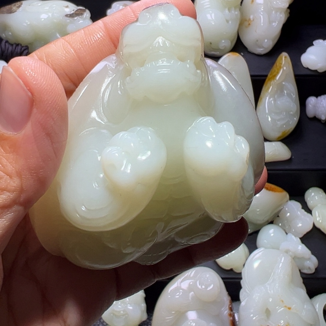 莫***箭和田玉未镶嵌颈饰