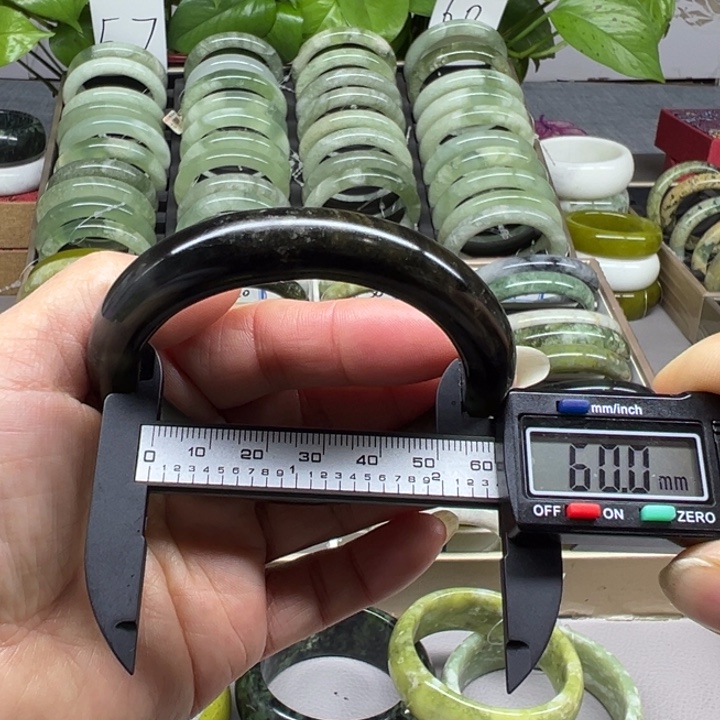 蛇纹石玉未镶嵌手镯7