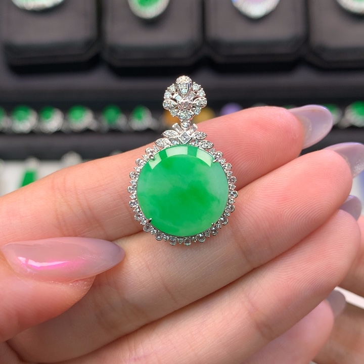 翡翠吊坠(不含链)18K金镶嵌