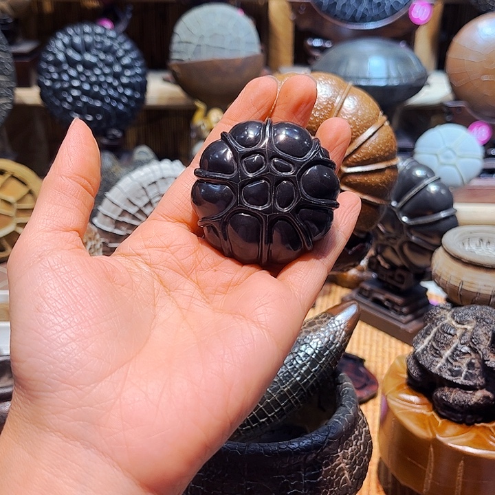 赤***s石材龟纹石小墨甲精品