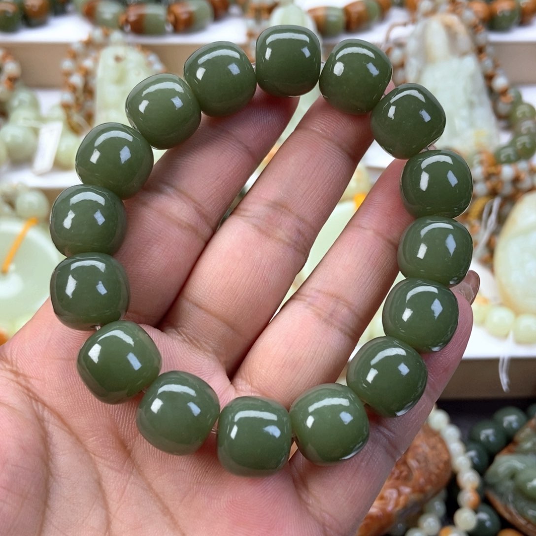 透闪石质玉手串未镶嵌