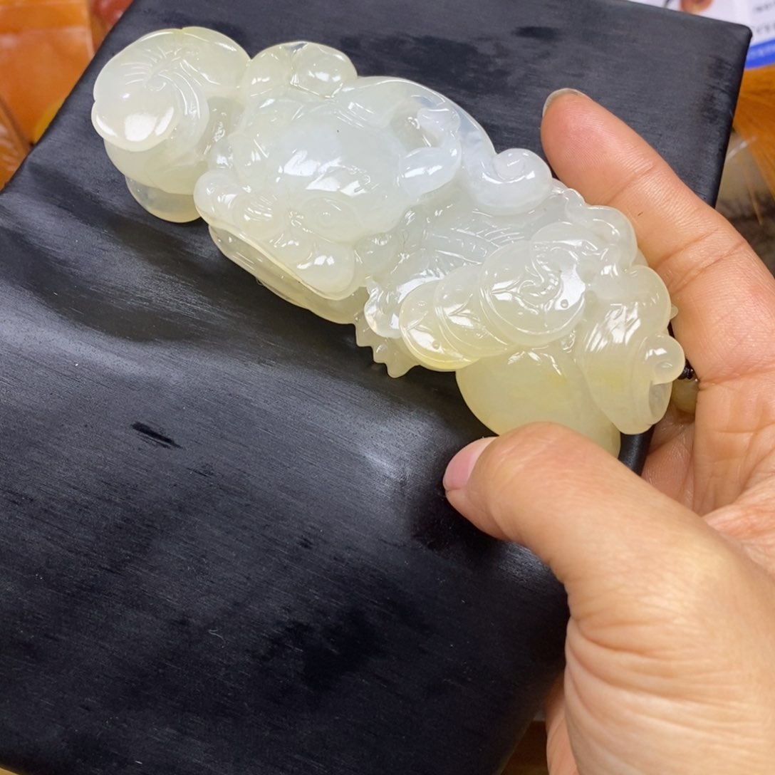 石英质玉（黄龙玉）颈饰未镶嵌