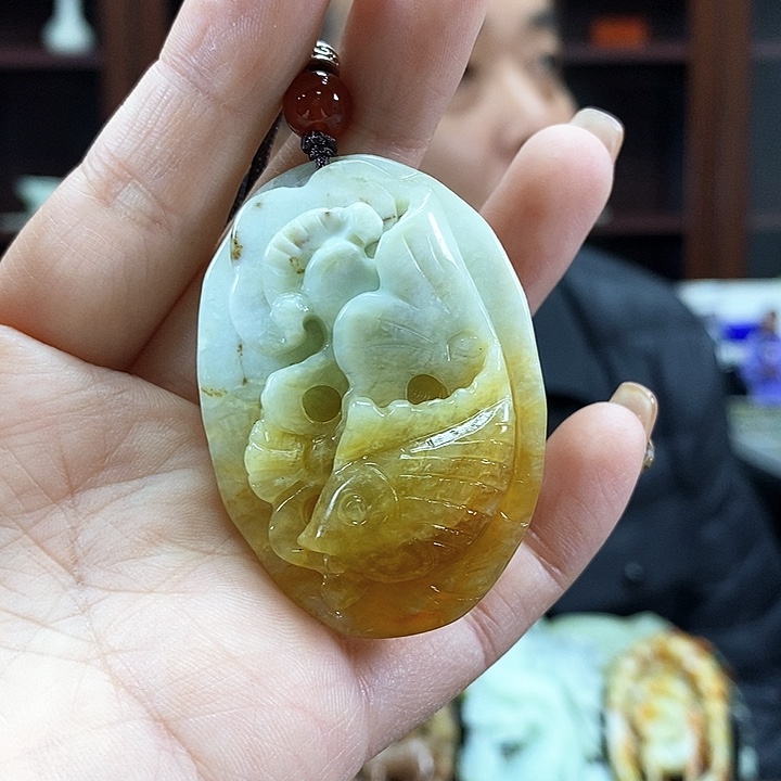 蛇纹石玉吊坠未镶嵌