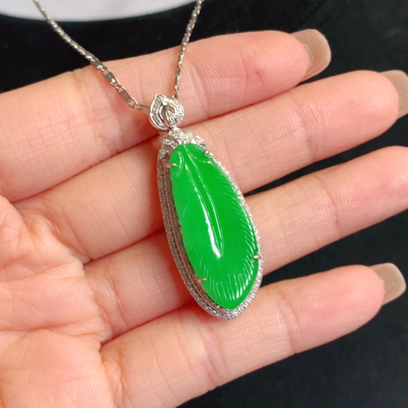 【闪购商品】颈饰18K金镶嵌翡翠羽毛