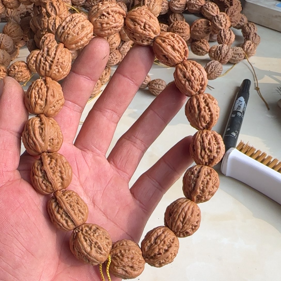 彭***圆吊坠文玩核桃小霸王龙核桃