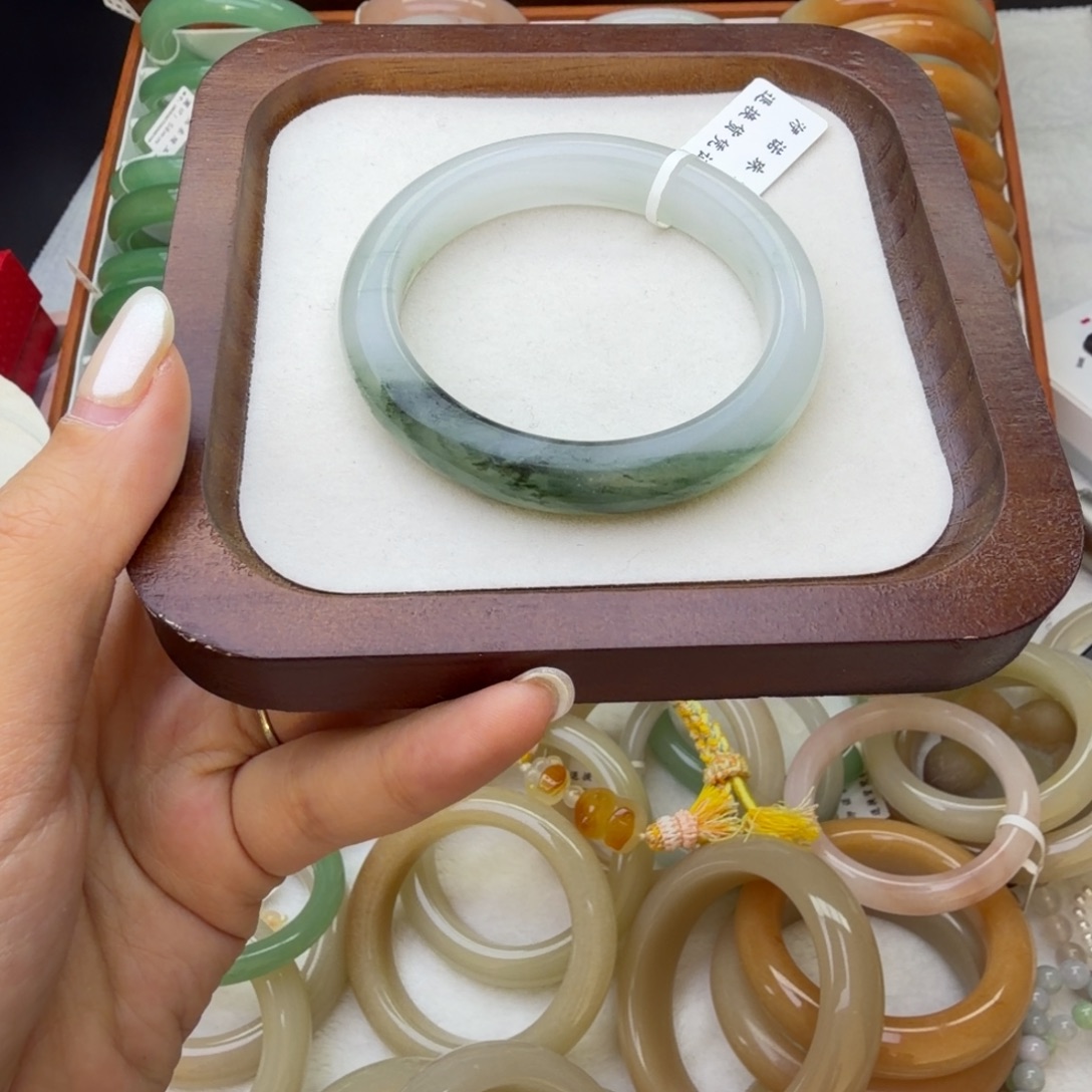 石英质玉（天山翠）未镶嵌手镯